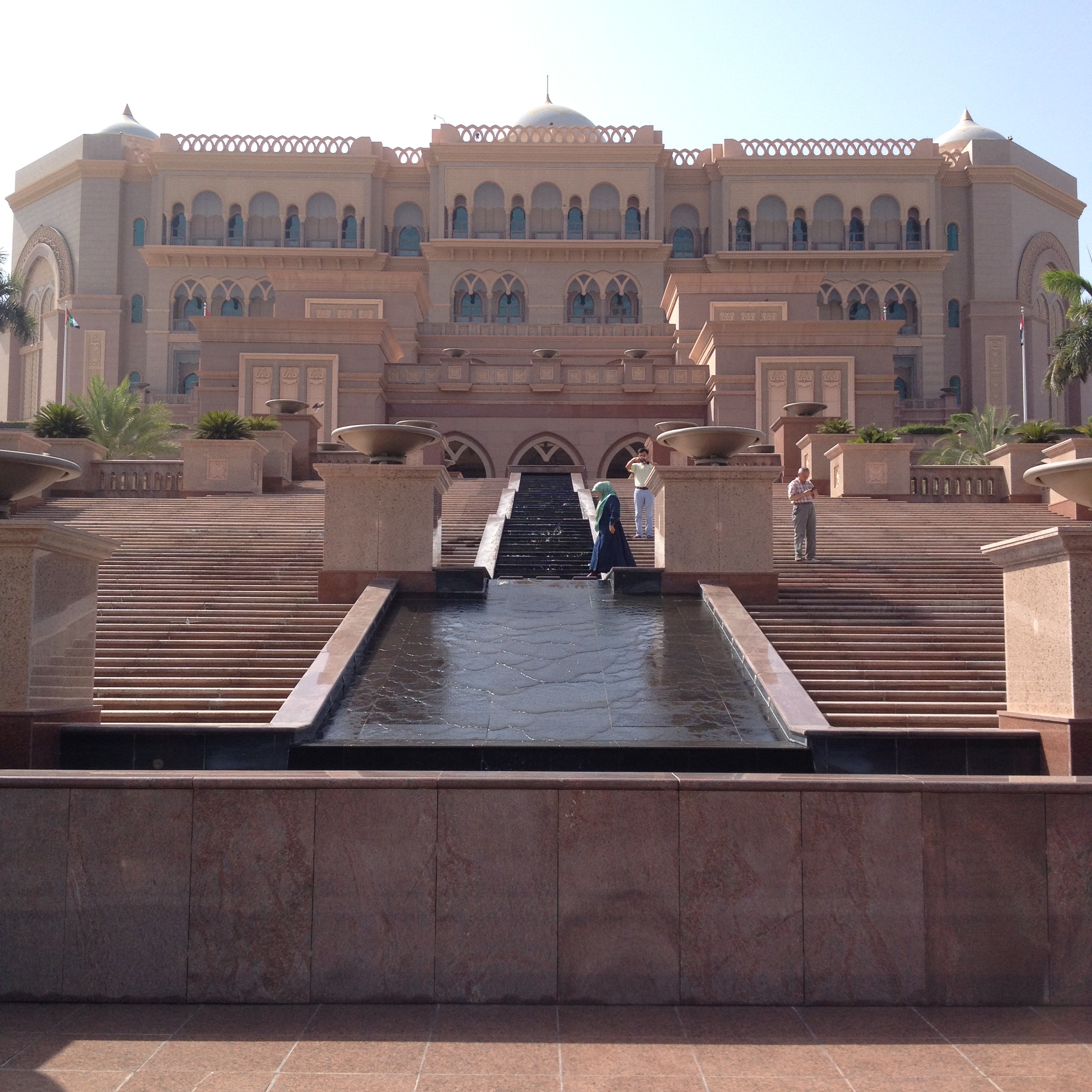 Abu Dhabi dress code and palace